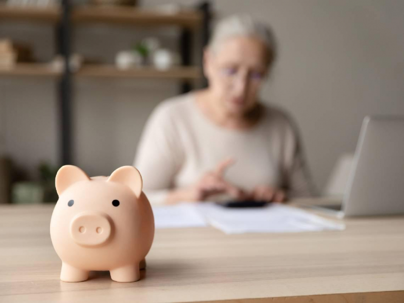 年金險能買嗎？年繳10萬存10年，最少能領164萬以上...真有這麼划算？一文破解只看「表面金額」的陷阱